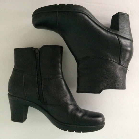 clarks block heel boots